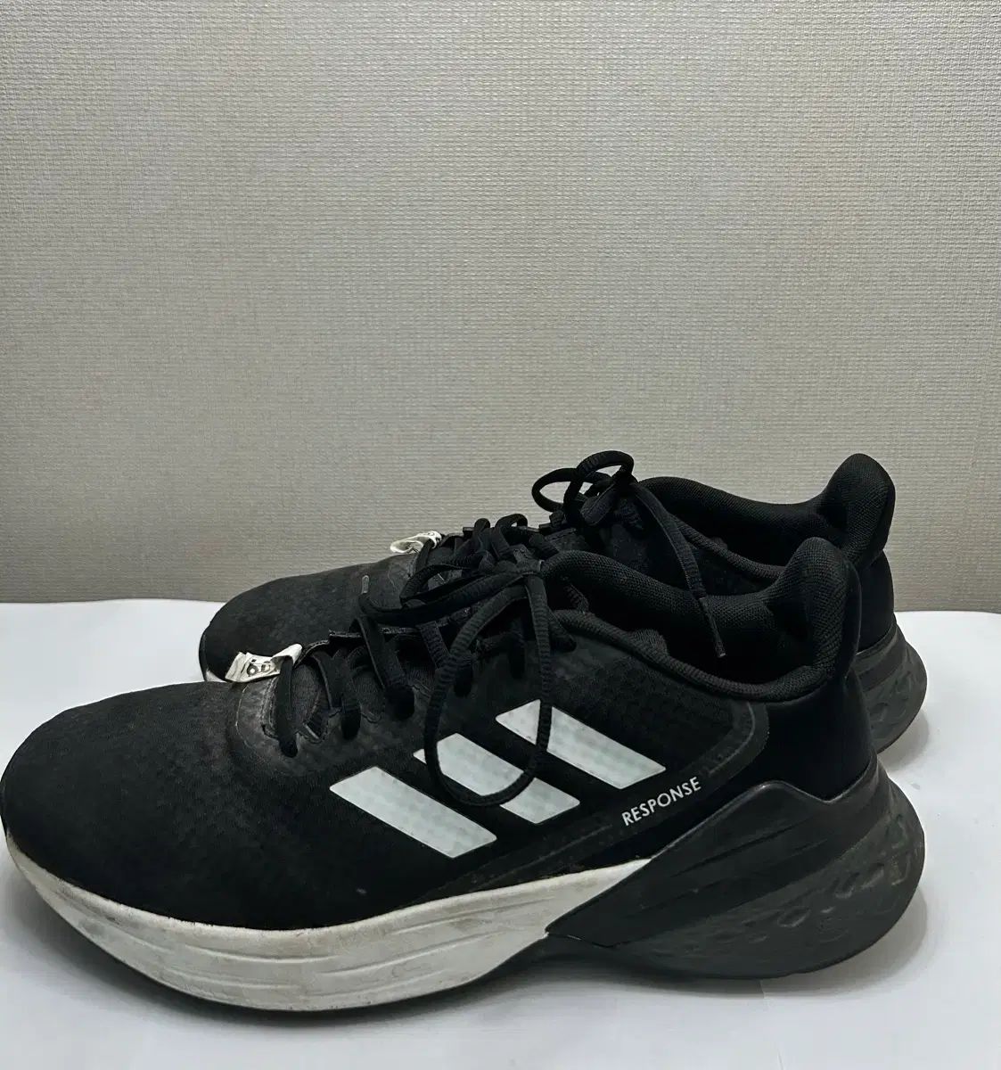 アディダス レスポンス スニーカー (275)
