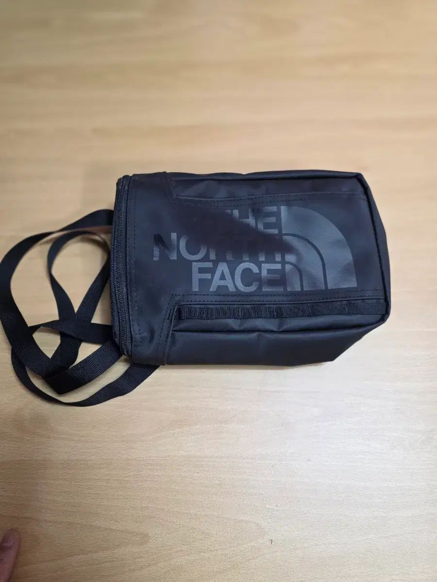 THE NORTH FACE ザノースフェイス ブラック ミニ クロスバック サイズ 25*15