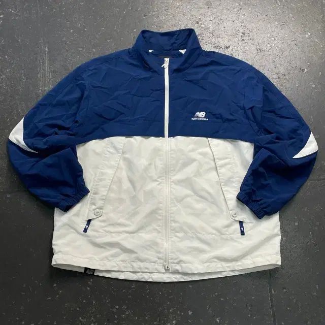 105 New Balance ウィンドブレーカー
