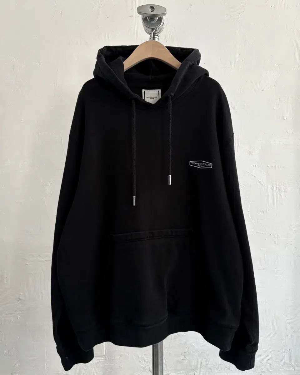 WOOYOUNGMI ウーヨンミ ブラック COLOR バッグ ロゴ WHO Tシャツ