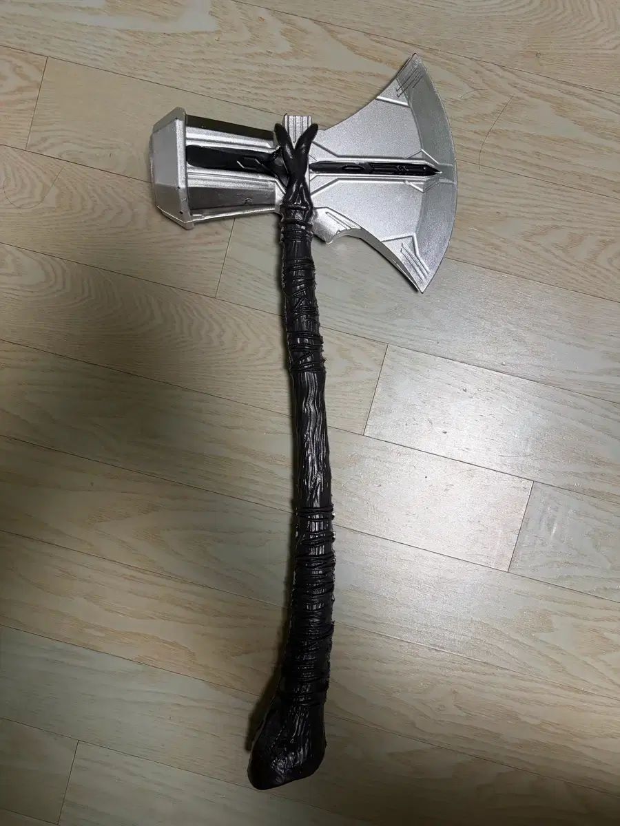 トー・ストーム・ブレーカー・コスプレ武器