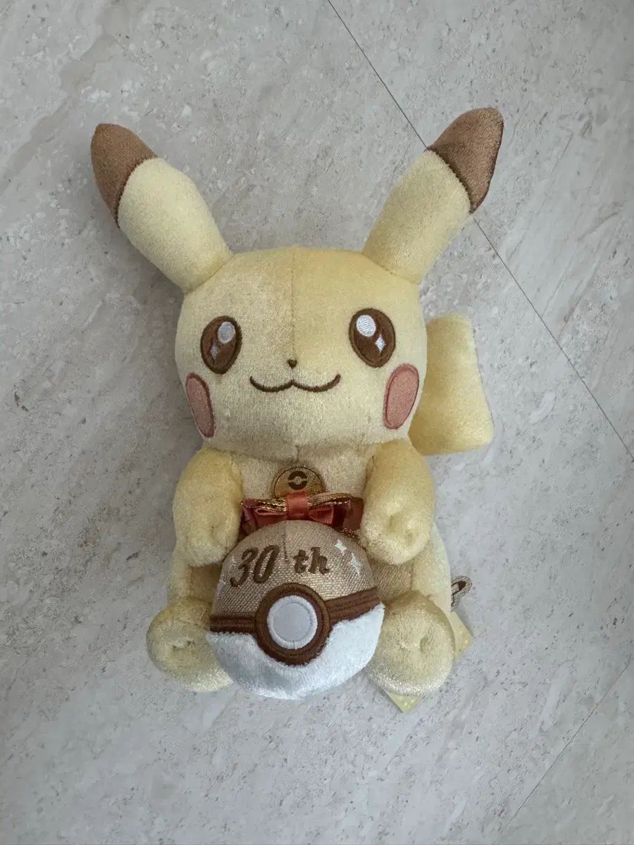 ポケットモンスター 30周年 ピカチュウ ぬいぐるみ