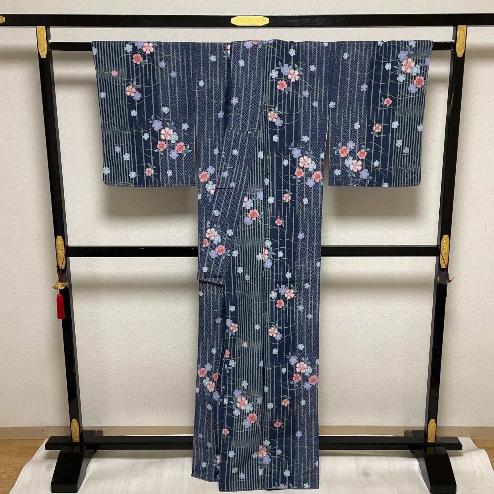 小紋　裂取　小花　紗綾形　縦縞模様　流線模様　ライムグリーン　着物　081t 小紋 縞模様に桜 紗綾形 着物 化繊 X-1490 - メルカリ