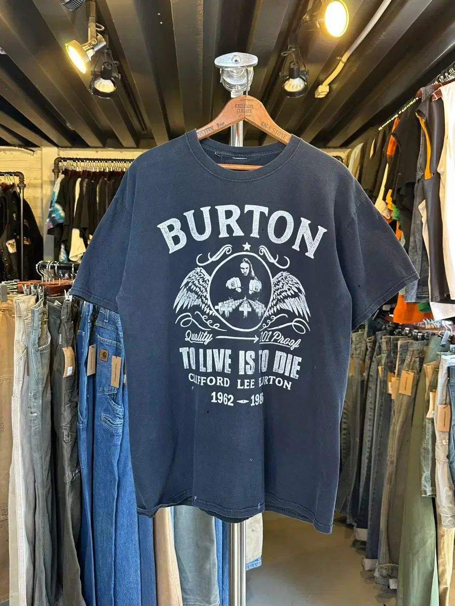 100 メタリカ ボタン プリンティング Tシャツ