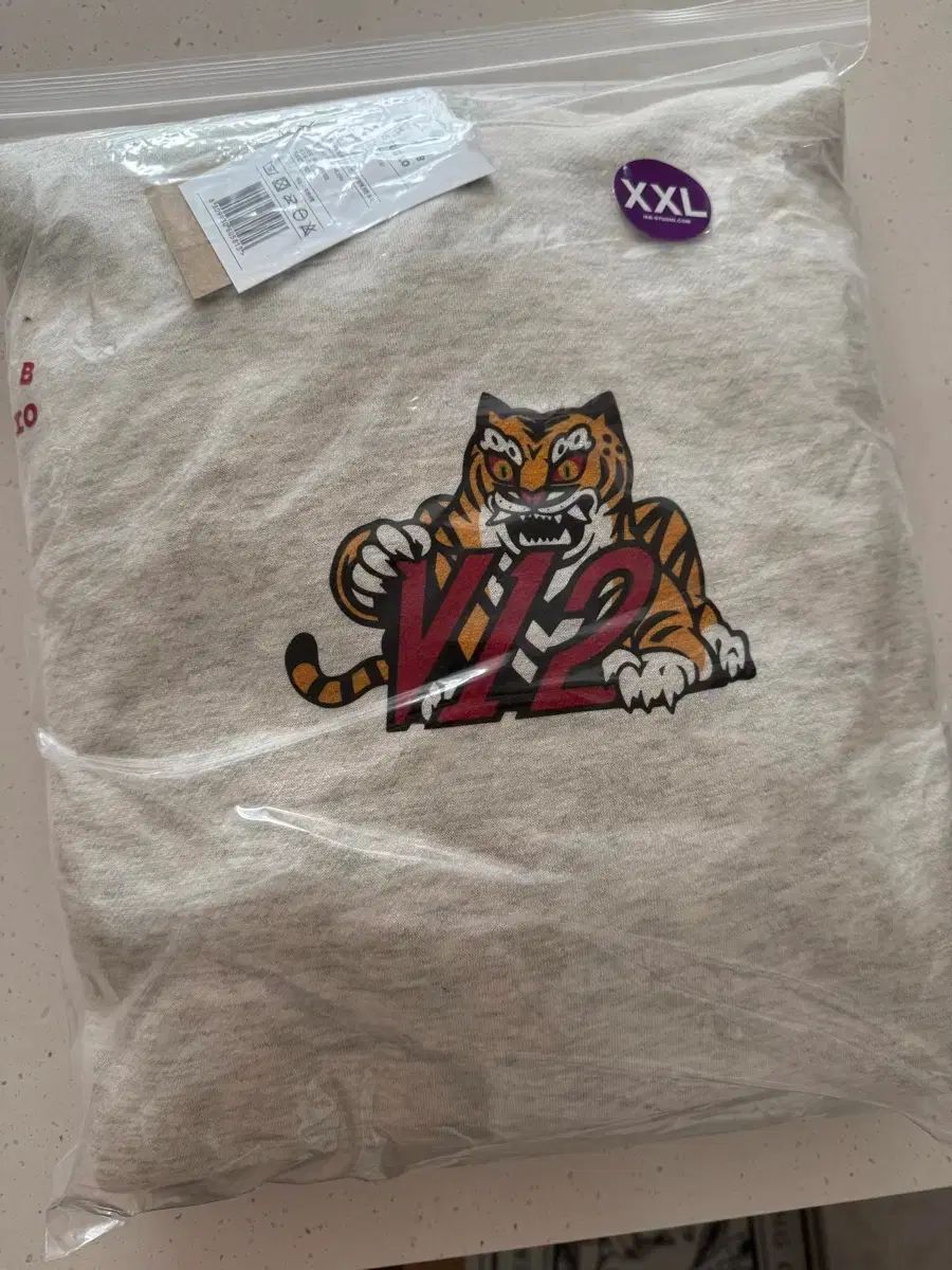 お買い得，SALE (XXL) IAB Studio アイエプスタジオ KIAタイガース