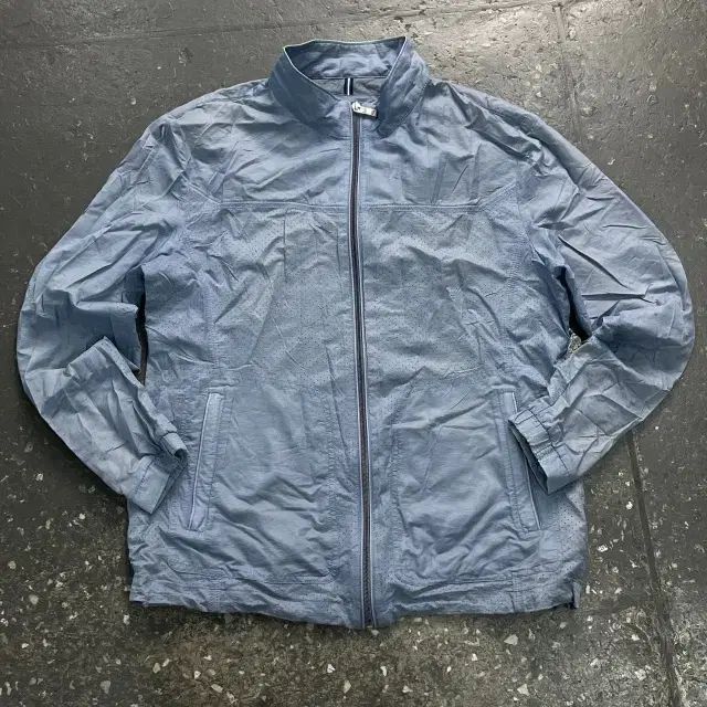 100 DAKS 軽量ウィンドブレーカー