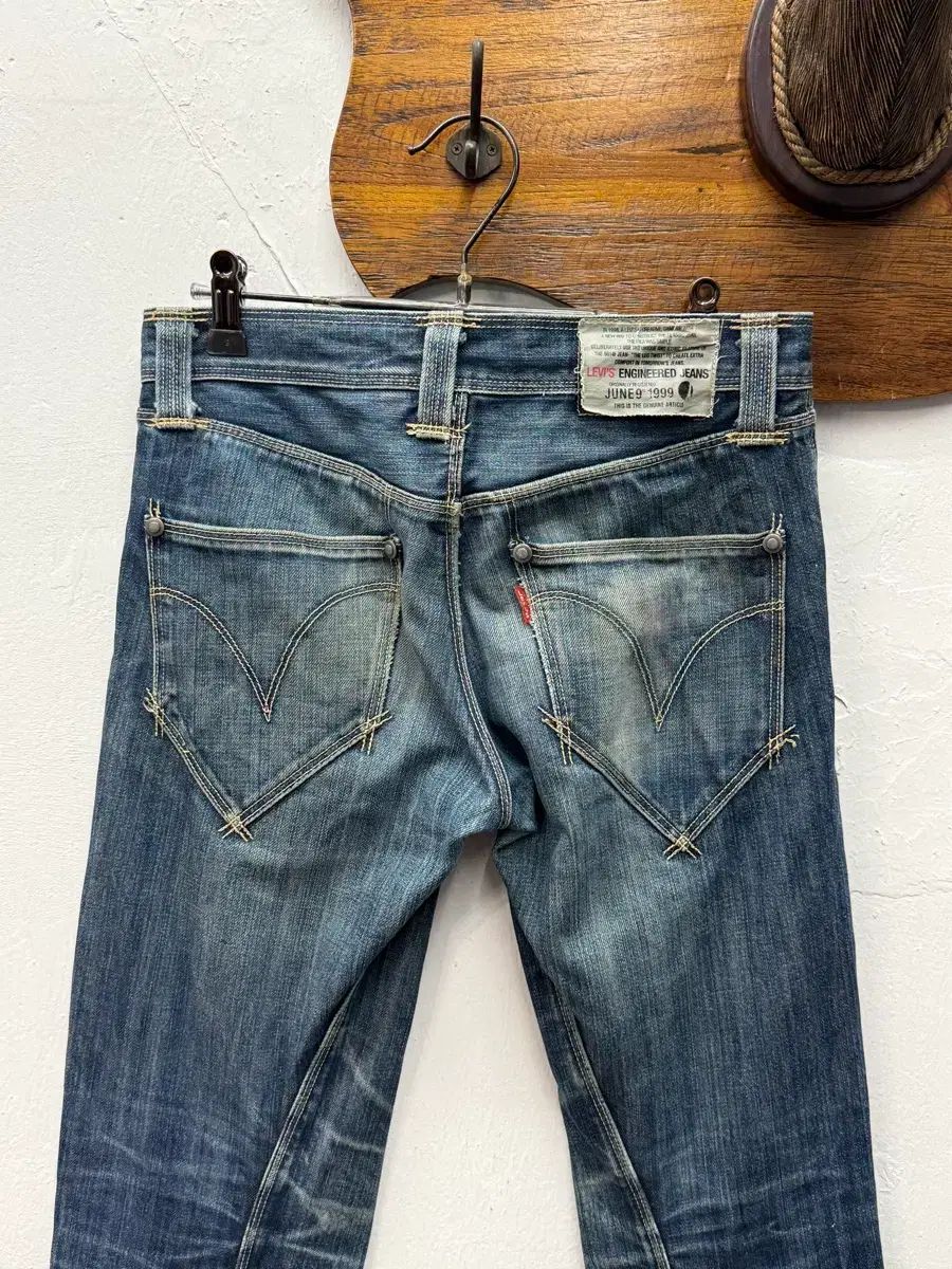 29) Levis Engineered Jeans Slim Denim P