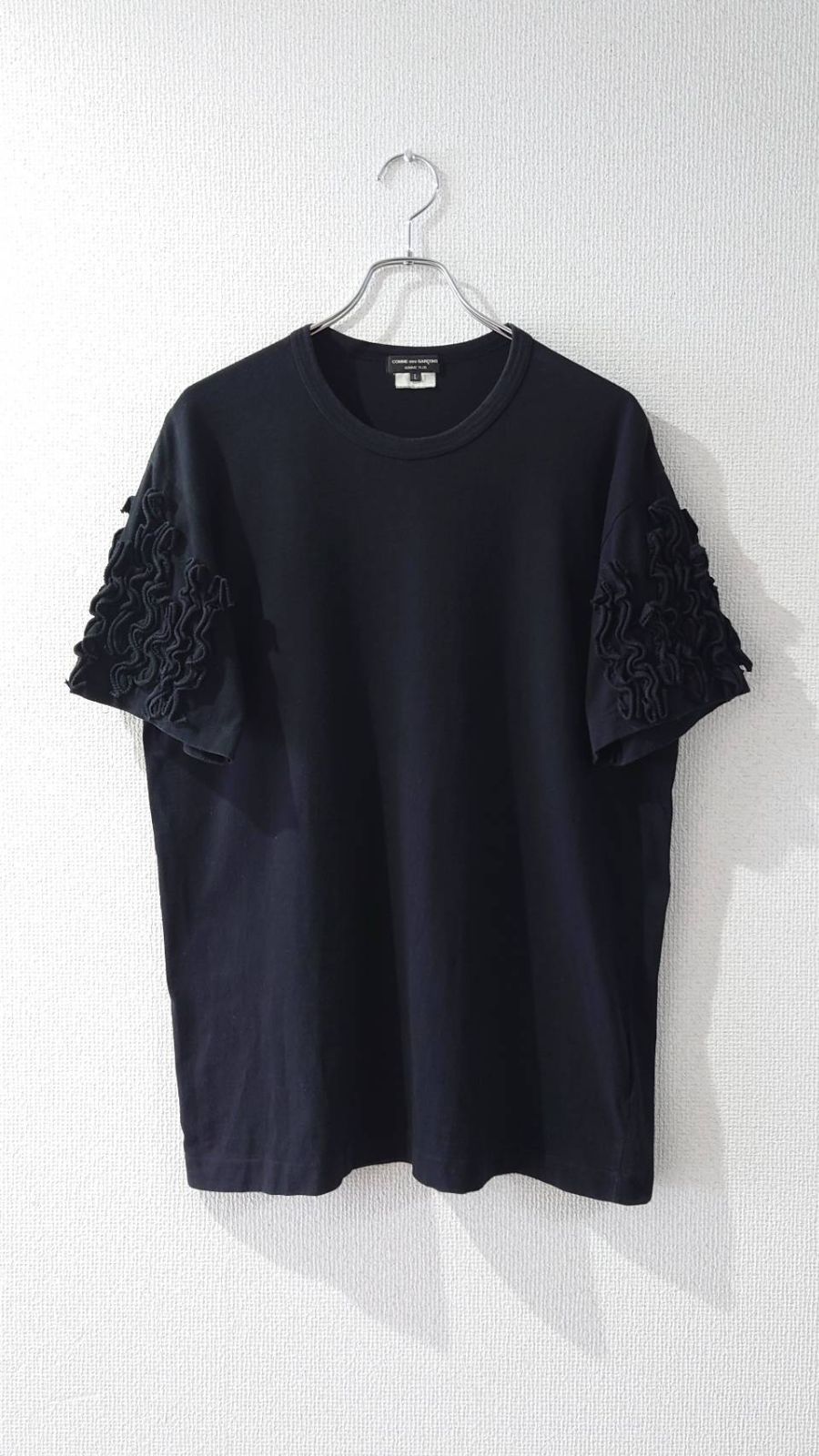 COMME des GARCONS HOMME PLUS AD2011 Ruffled sleeve T-Shirt Black L