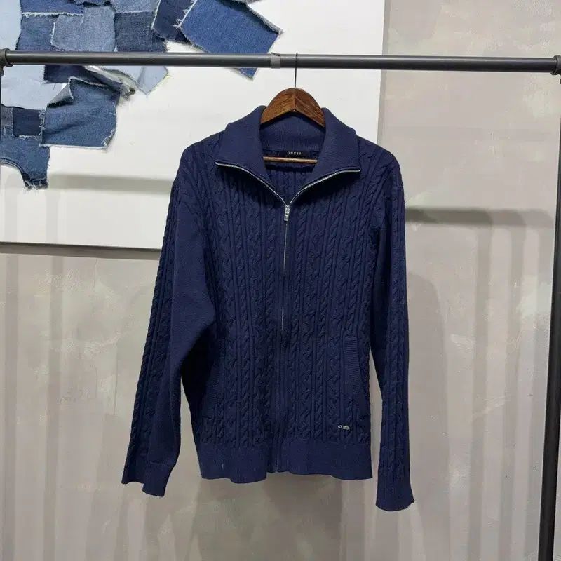 GUESS(ゲス) カジュアル(カジュアル) ケーブル(ケーブル) 編み(꽈배기) ネイビー ニット ジップアップ(집업) ジャケット(자켓)