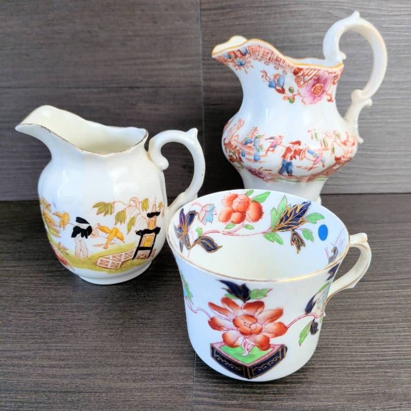 カップ　クリーマー　3点　伊万里のアンティーク　オズボーンチャイナ　中国風　花柄