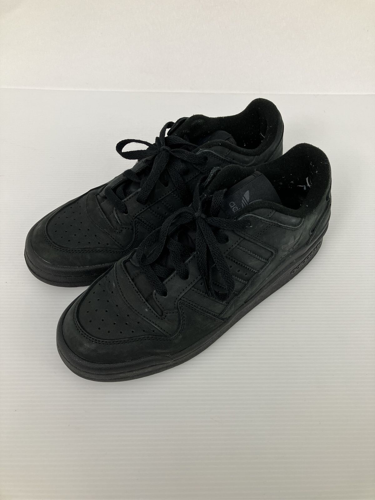 adidas アディダス スニーカー 260 ブラック スエード 無地 ブランドロゴ 紐 ローカット