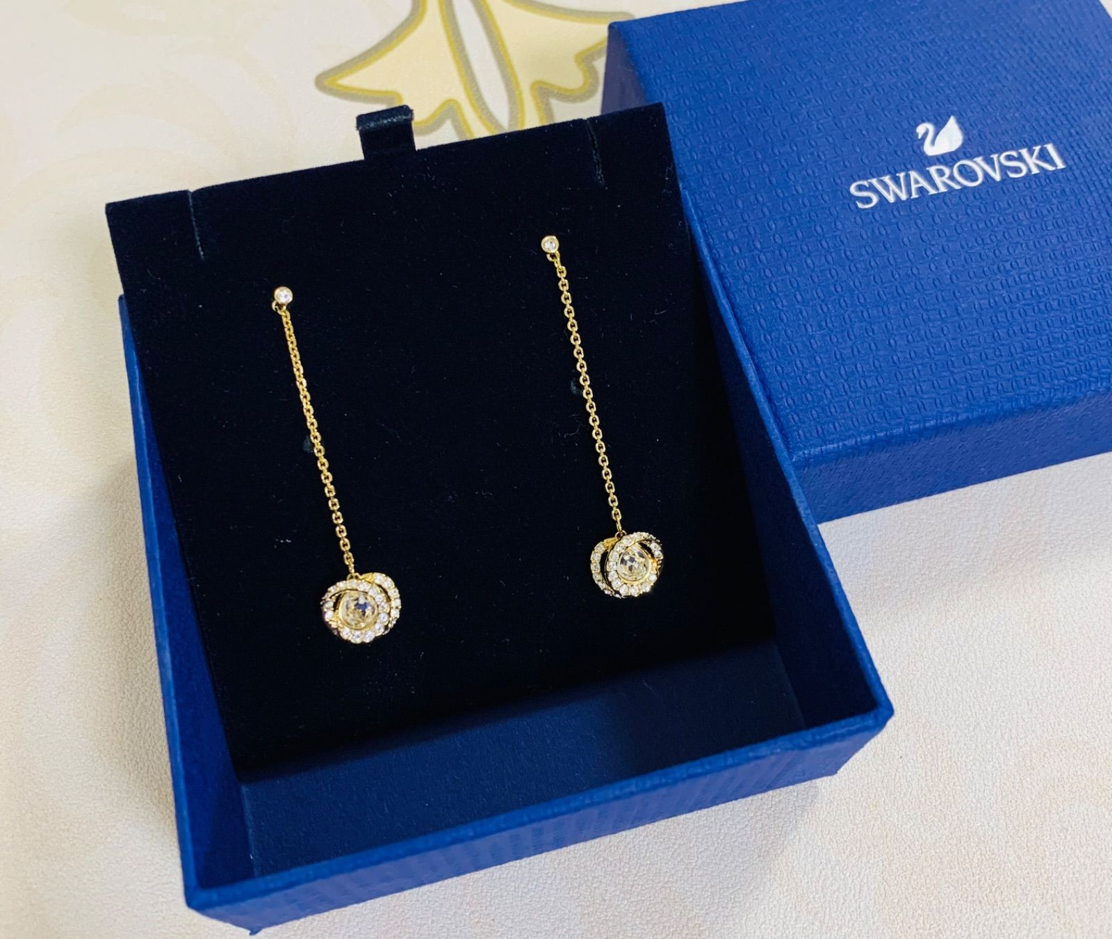 新品　スワロフスキー Swarovski Generation ドロップピアス
