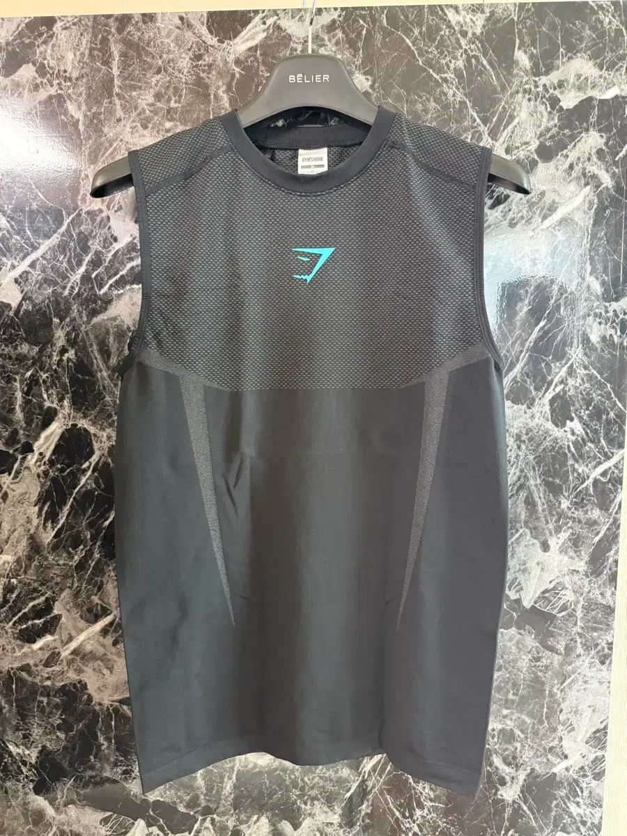 ジムシャーク オニキス タンク (新品 M)