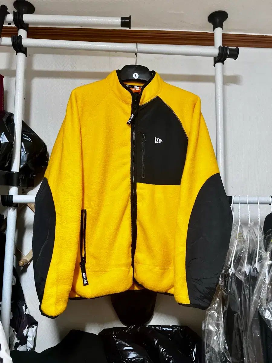L NEW ERA タートルネック フリース ジップアップ DARK YELLOW 12866475
