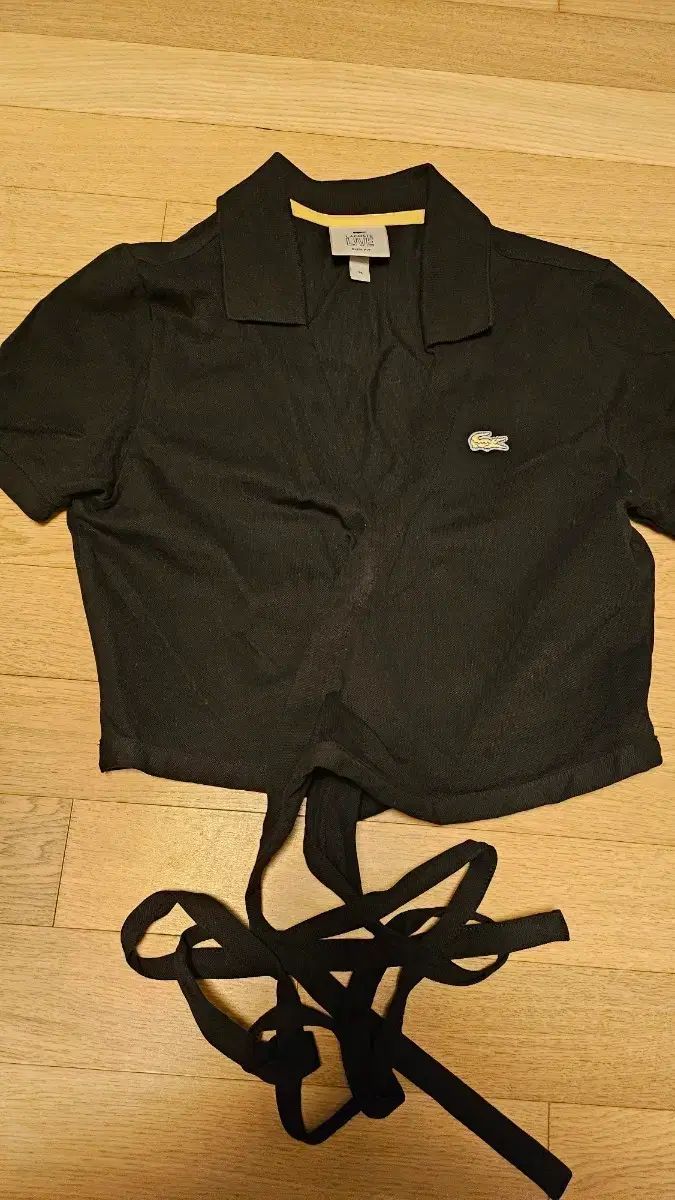 LACOSTE ラコステ ブラック リボン結び クロップド 半袖Tシャツ