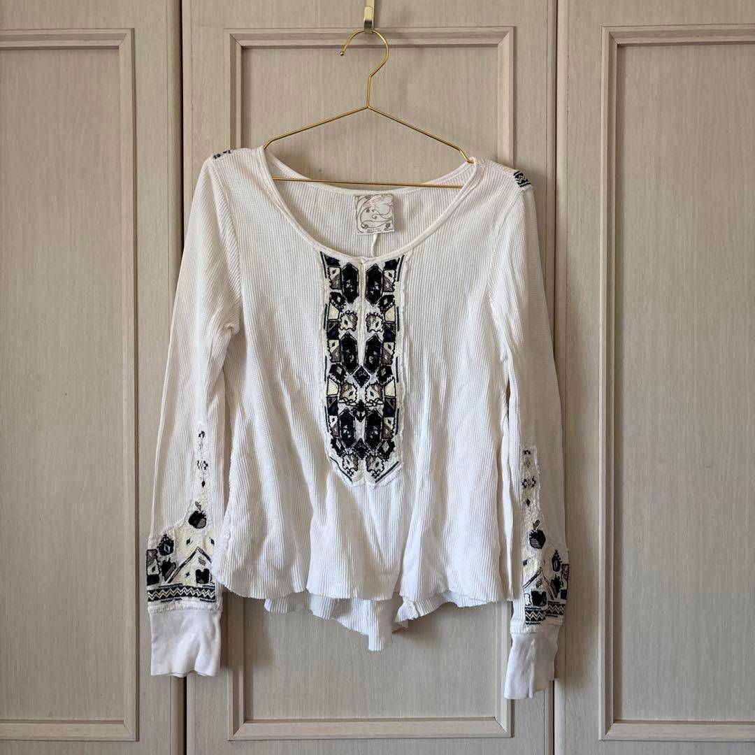 FREE PEOPLE　刺繍　ブラウス シャツ トップス　レディース　インポート　Y2K　blouse　shirt　Tops　ladies　カットソー　ホワイト 白 シロ　ブルー 青 藍色 ネイビー 紺色　お呼ばれ　デート　オフィスカジュアル　食事会 4,740円