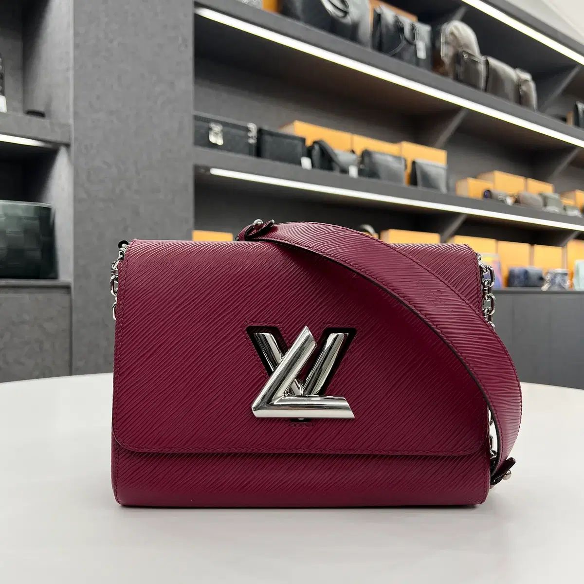 Louis Vuitton ルイヴィトン ツイスト MMチェーンバッグ