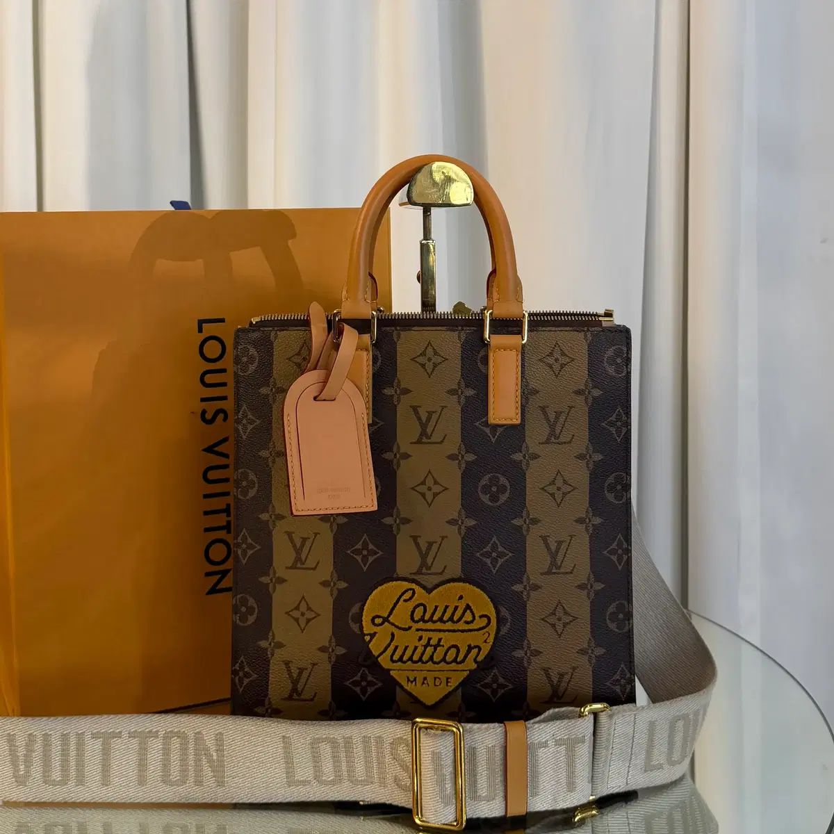 Louis Vuitton NIGO サックプラ メッセンジャー ルイヴィトン NIGO モノグラム サックプラ メッセンジャーバッグ