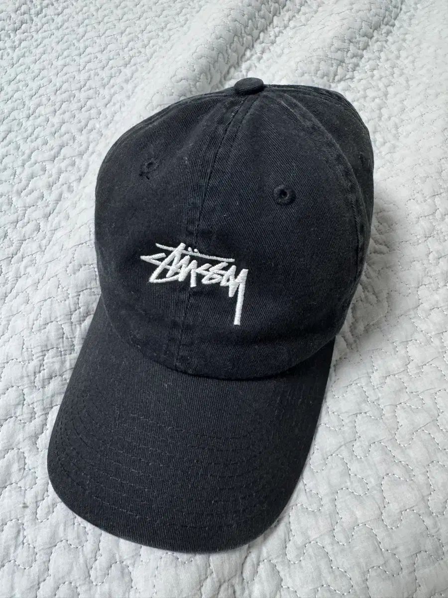 STUSSY ブラック ベースボールキャップ 帽子