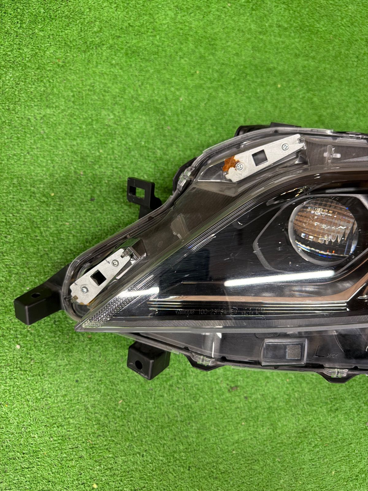 日産 セレナ C27 純正 左側 ヘッドライト KOITO 100-23784 (964