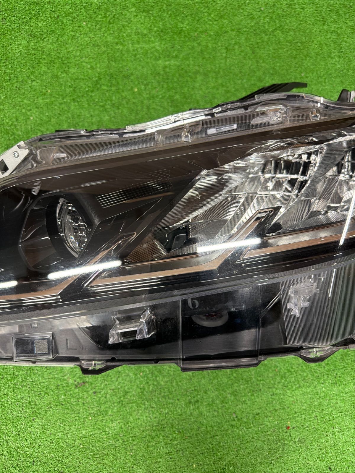 日産 セレナ C27 純正 左側 ヘッドライト KOITO 100-23784 (964