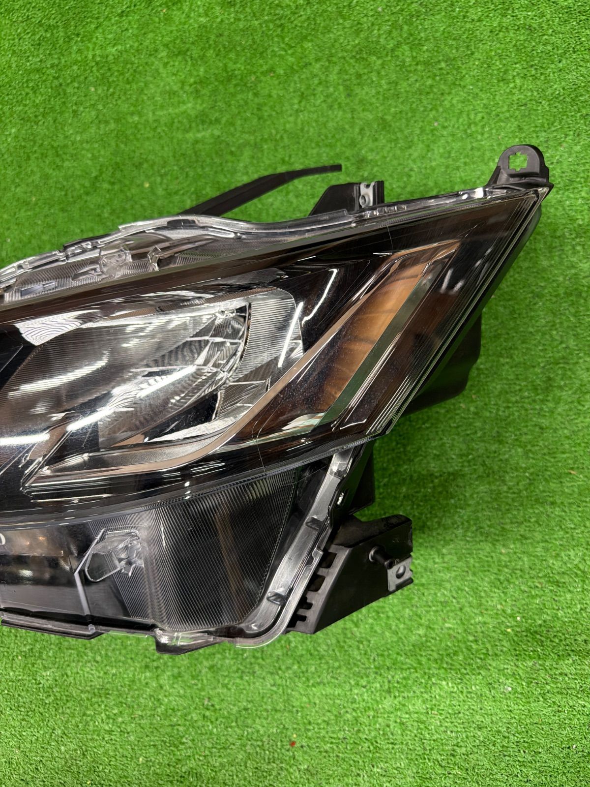 日産 セレナ C27 純正 左側 ヘッドライト KOITO 100-23784 (964