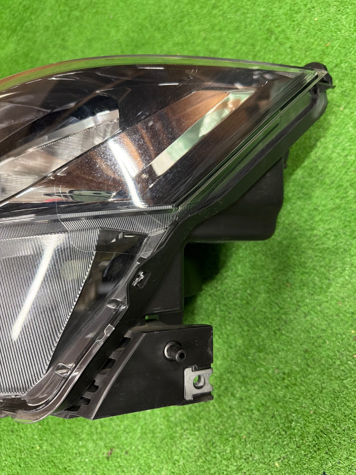 日産 セレナ C27 純正 左側 ヘッドライト KOITO 100-23784 (964