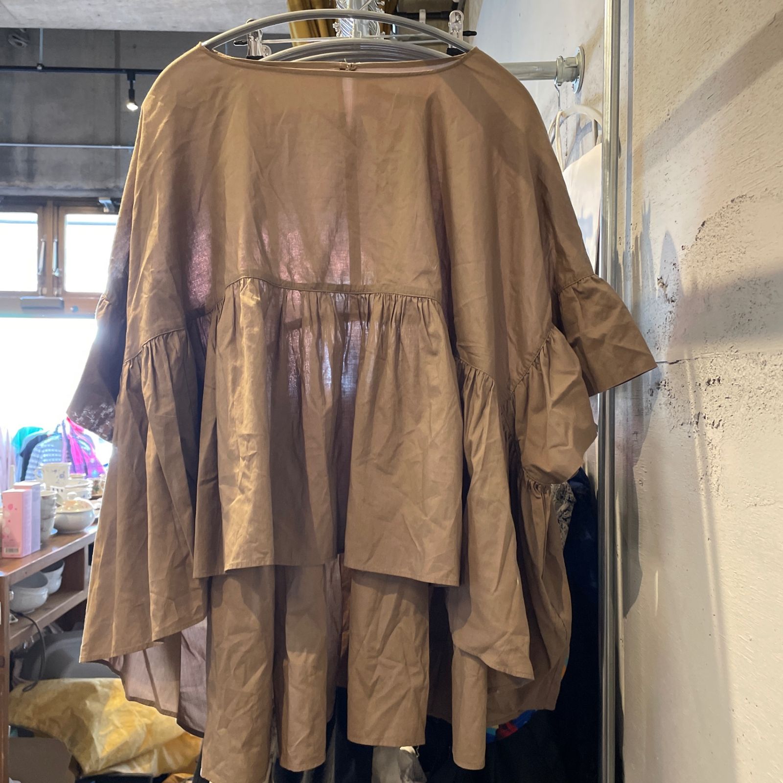 【東あずま店　併売品】　mizuiro ind ミズイロインド　半袖　無地　ブラウス シャツ トップス　レディース　blouse　shirt　Tops　ladies　お呼ばれ　デート　オフィスカジュアル　食事会　可愛い　お出かけ　上品