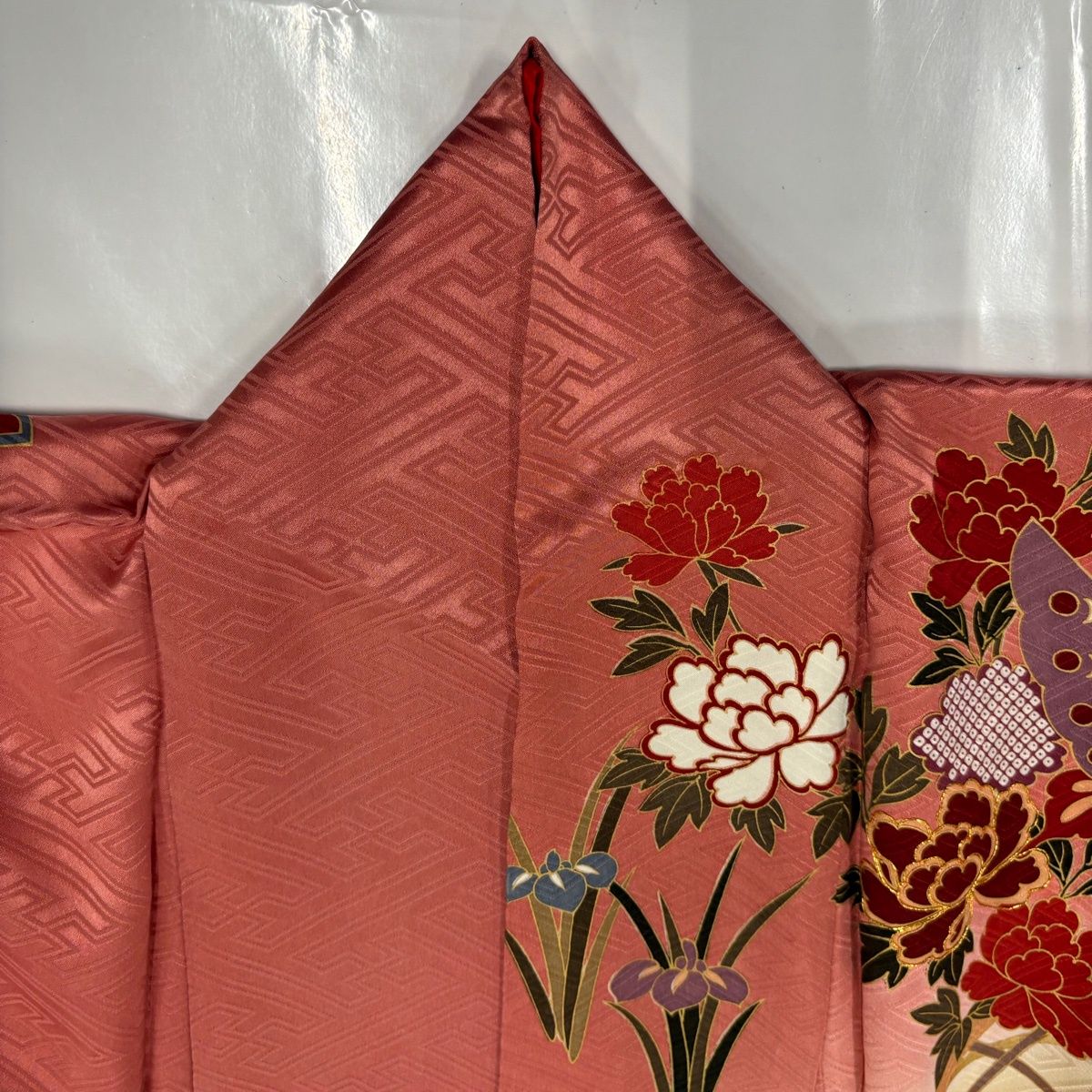 美品】 振袖 身丈165.5cm 裄丈65cm M 袷 菊 蝶 金糸 金彩 ピンク 正絹
