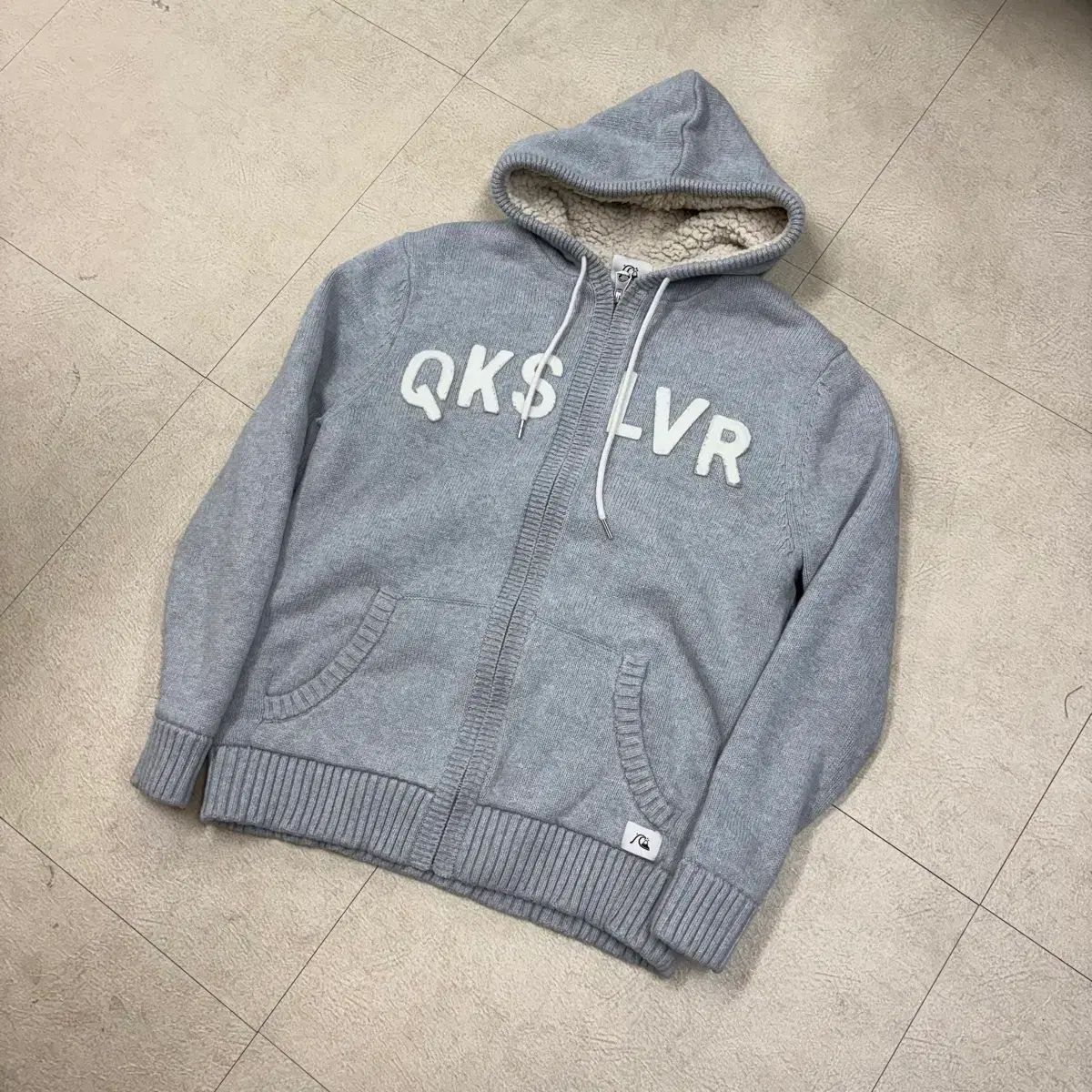 クイックシルバー グレー ビックロゴ シープスキン フーディー ジップアップ