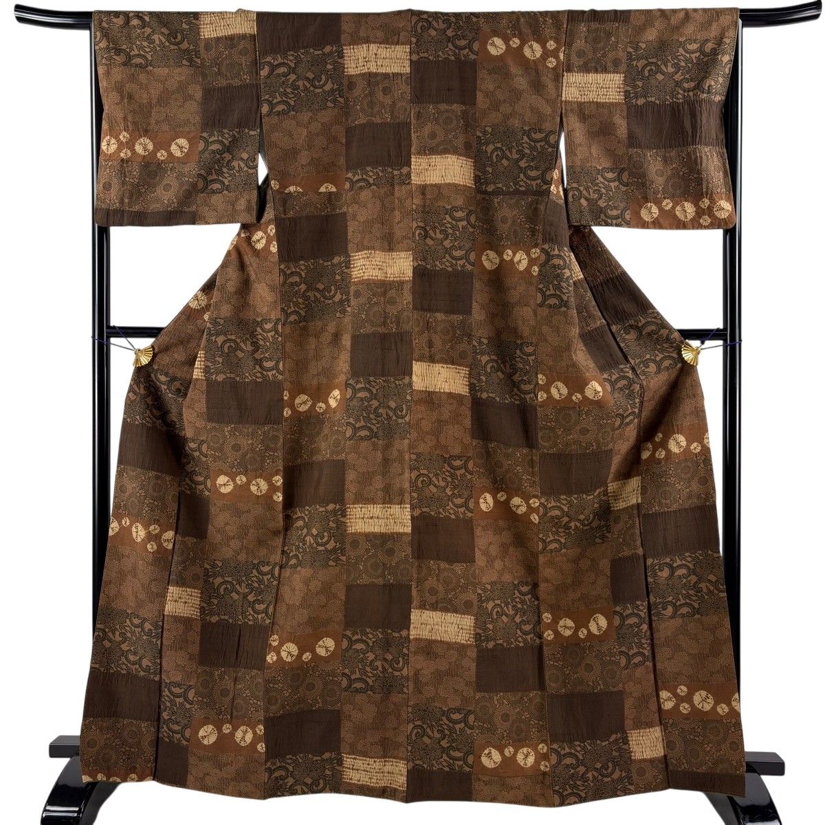 【美品】 小紋 身丈166cm 裄丈67cm M 袷 紬地 菊 牡丹 絞り 茶色 正絹 名品 【中古】