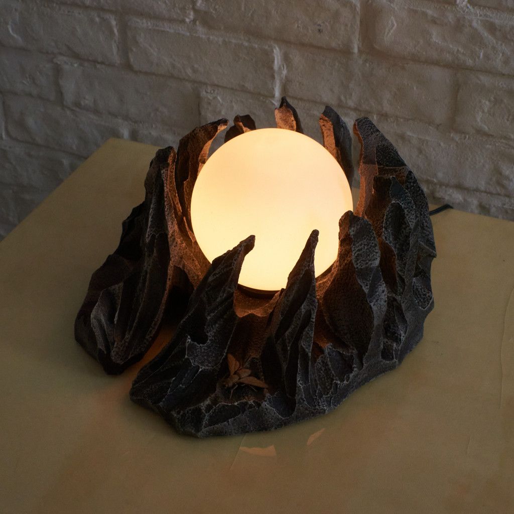 彫刻家 佐野俊郎 金属 工芸 照明 付き 彫刻作品 テーブルランプ アート 彫刻家 佐野俊郎 金属 工芸 照明 付き 彫刻作品 テーブルランプ アート