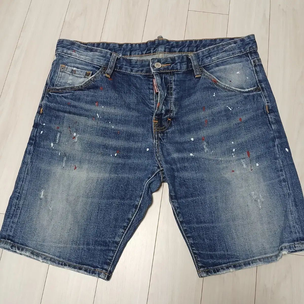 DSQUARED2 ペイント ハーフパンツ