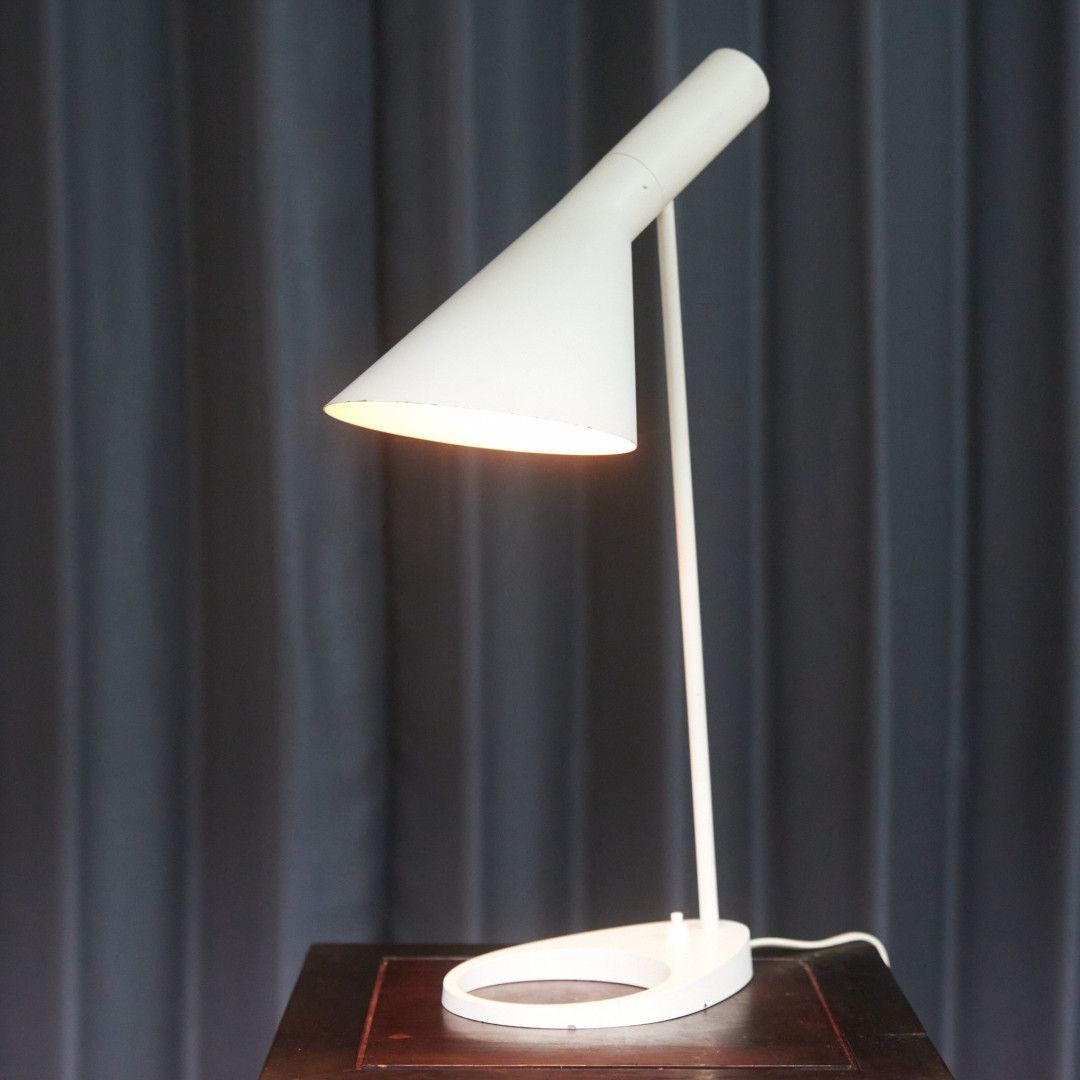ルイスポールセン AJ テーブルランプ Louis Poulsen 北欧 デンマーク アルネ ヤコブセン スタンドランプ 照明 ヤマギワ 名作 88268