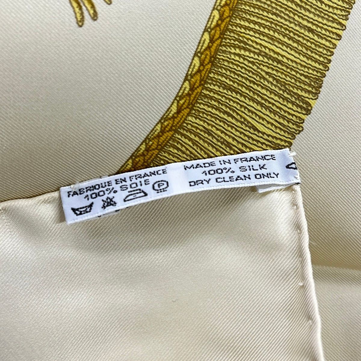 HERMES(エルメス) スカーフ美品 カレ90 アイボリー×ゴールド×マルチ