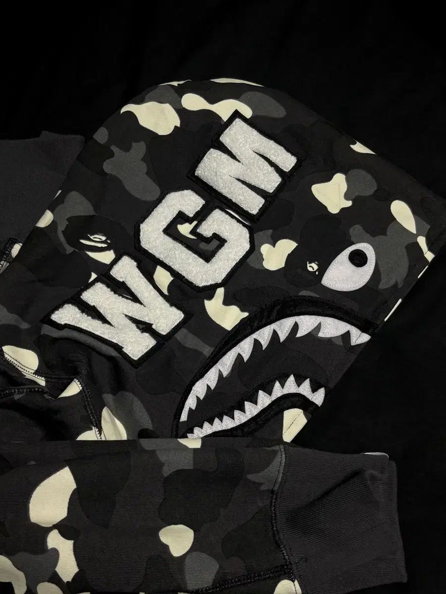 A BATHING APE アベイシングエイプ シティカモフラ シャーク フール ジップアップ WHO フードジップアップ ブラック L