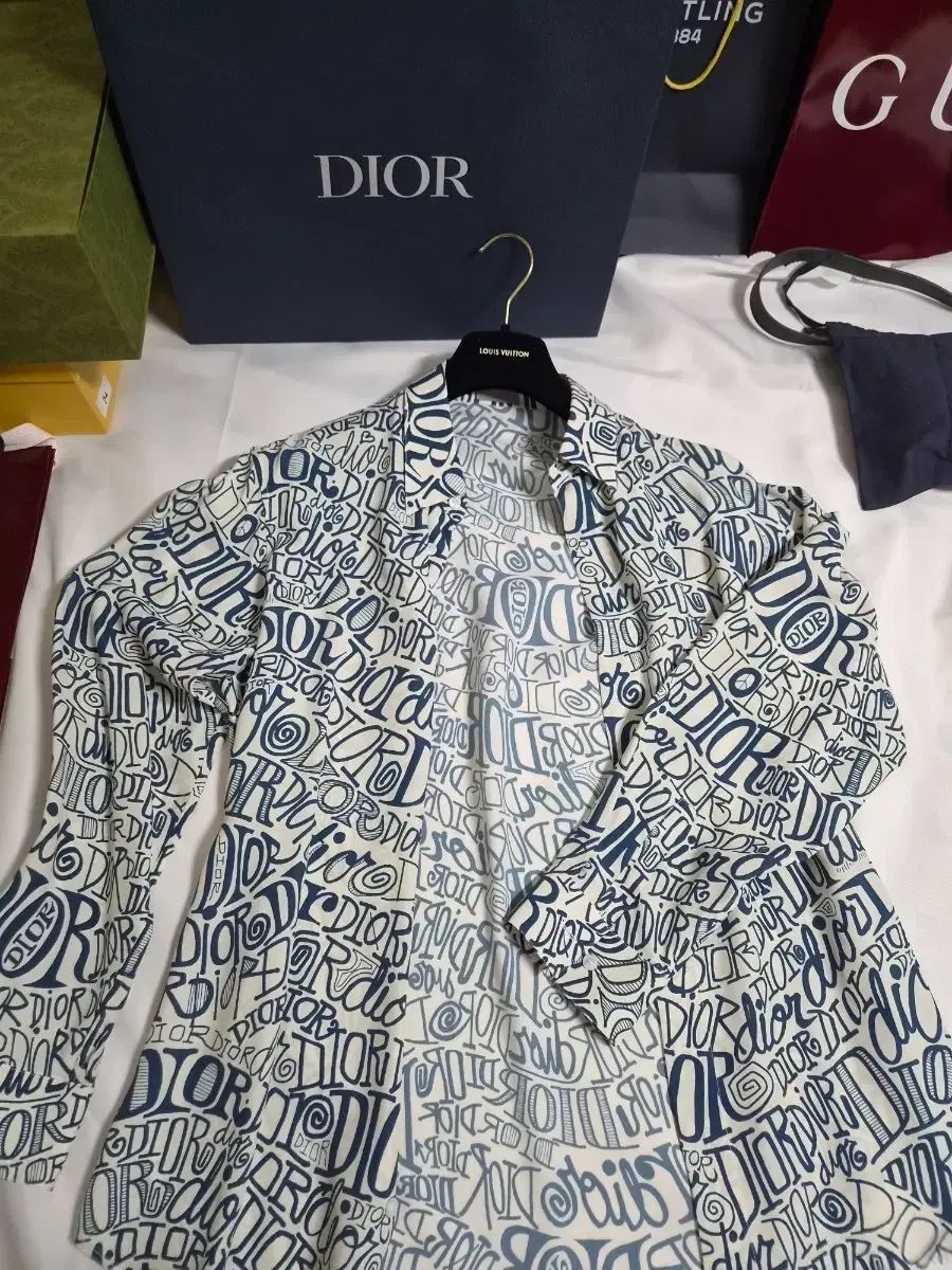 ディオール ロゴ シャツ ディオールシャツ