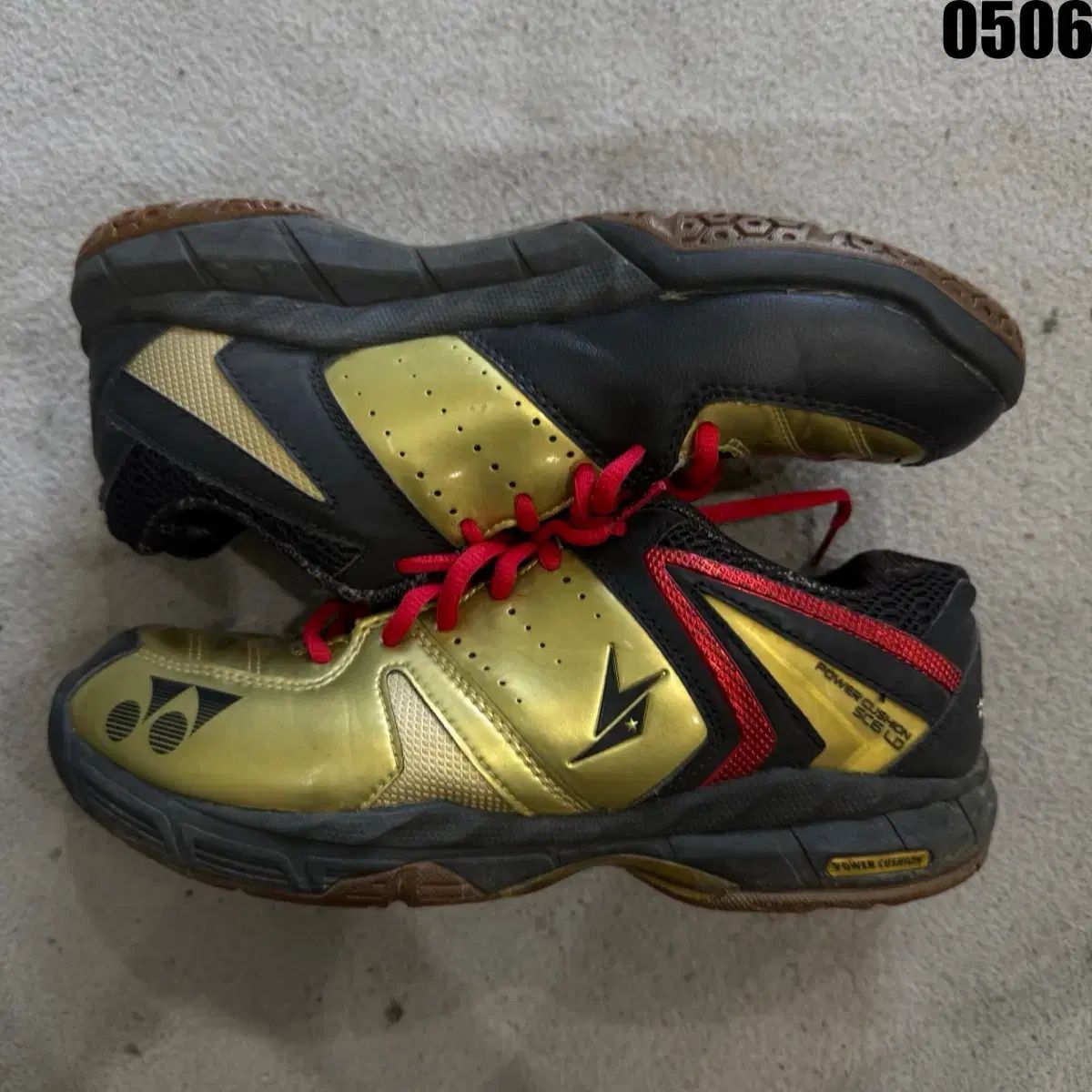 ヨネックス パワークッション SC6 LD バドミントンシューズ GOLD/ブラック 260