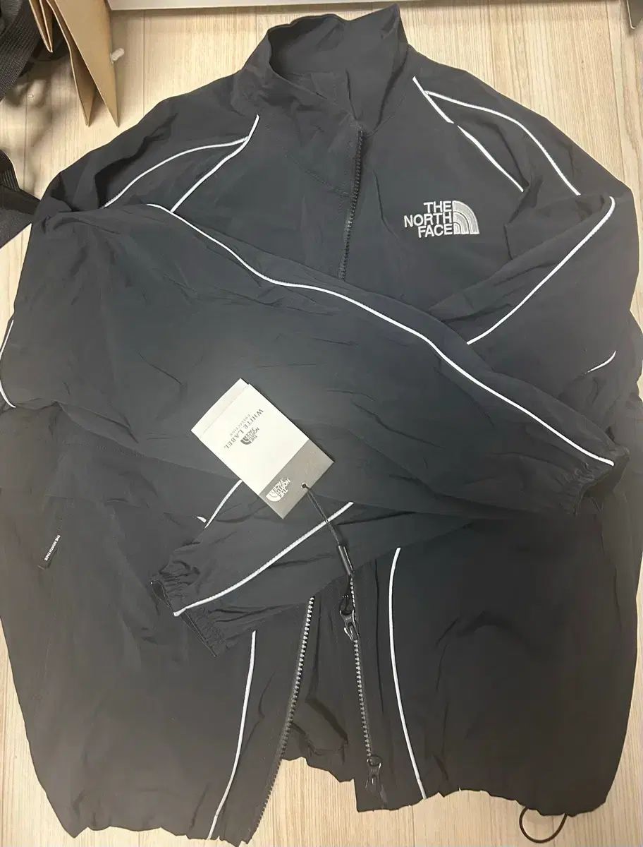 THE NORTH FACE ザノースフェイス ウィンドブレーカー