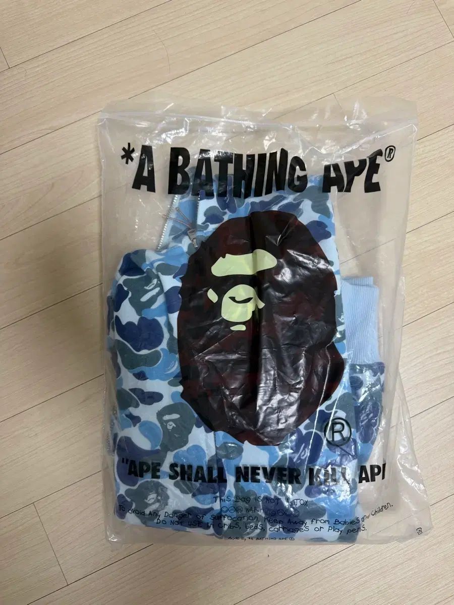 A BATHING APE アベイシングエイプ カモフラ シャーク ジップアップ