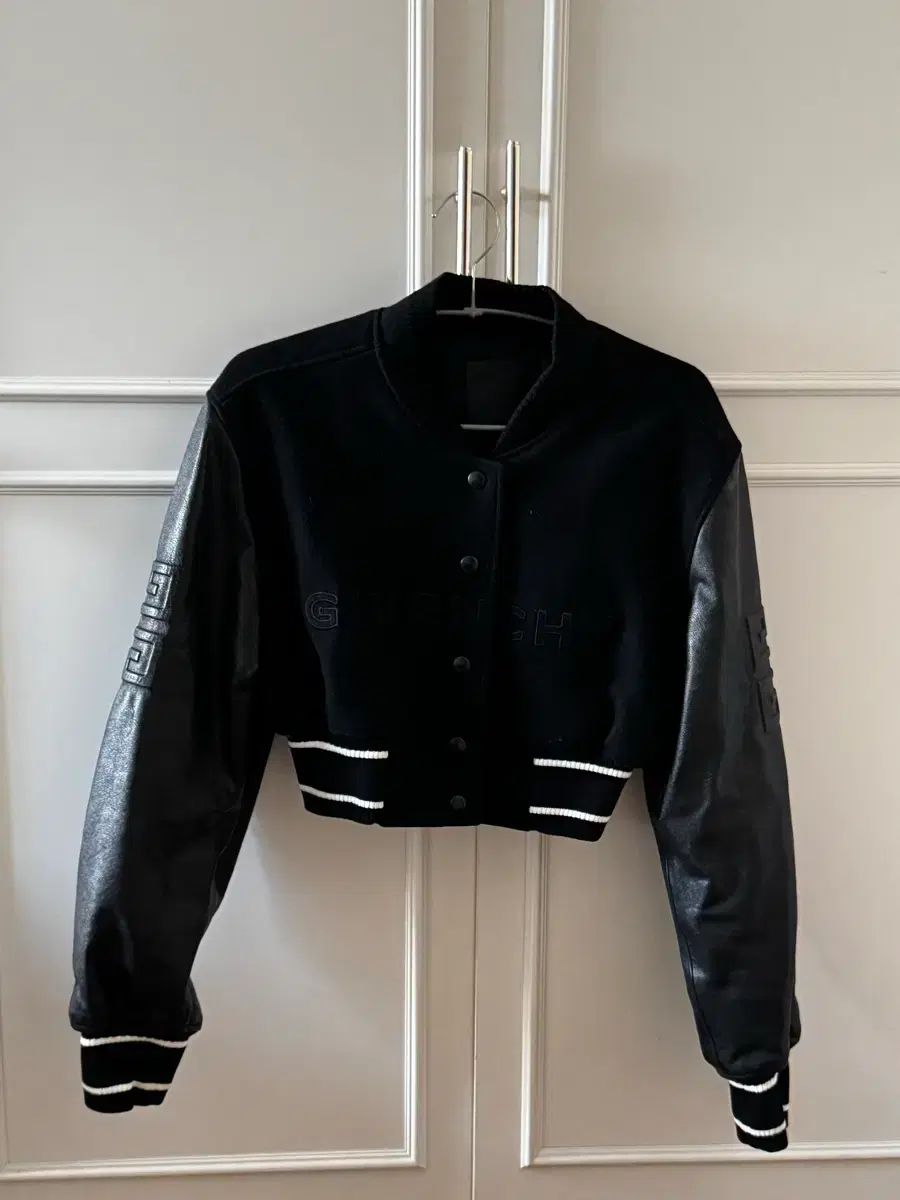Givenchy ブラック スタジャン ショートジャケット 36 - メルカリ