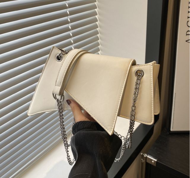 【ホワイト】ショルダーバッグ ミニショルダー レディース チェーンバッグ 韓国 ミニバッグ レザー調 おしゃれ 高見え バッグ 斜め掛け 上品 高見え 人気