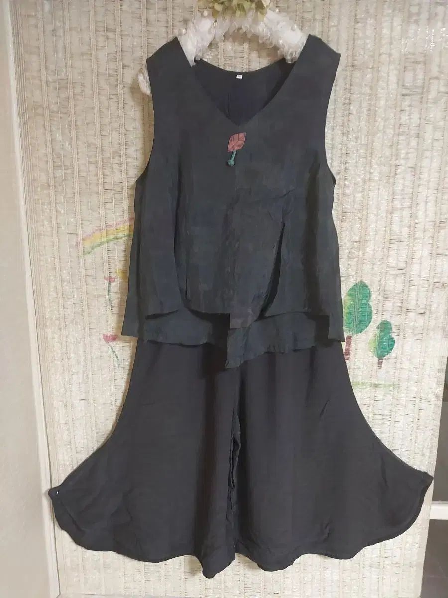 サン(SAN)レーヨン ブラック ノースリーブ ブラウス ワイド パンツ セット