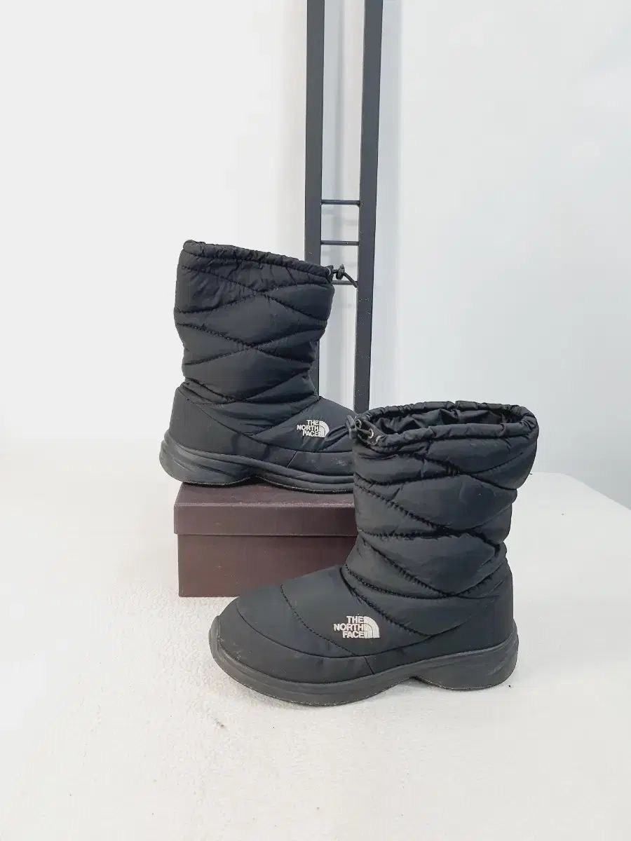 THE NORTH FACE ザノースフェイス ダウン 防寒靴 240