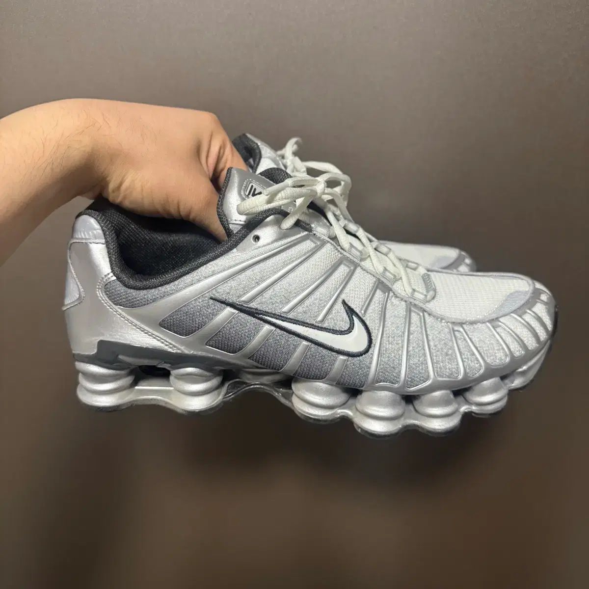 (295) NIKE ナイキ ショックス TL メタリック シルバー ウルフ グレー