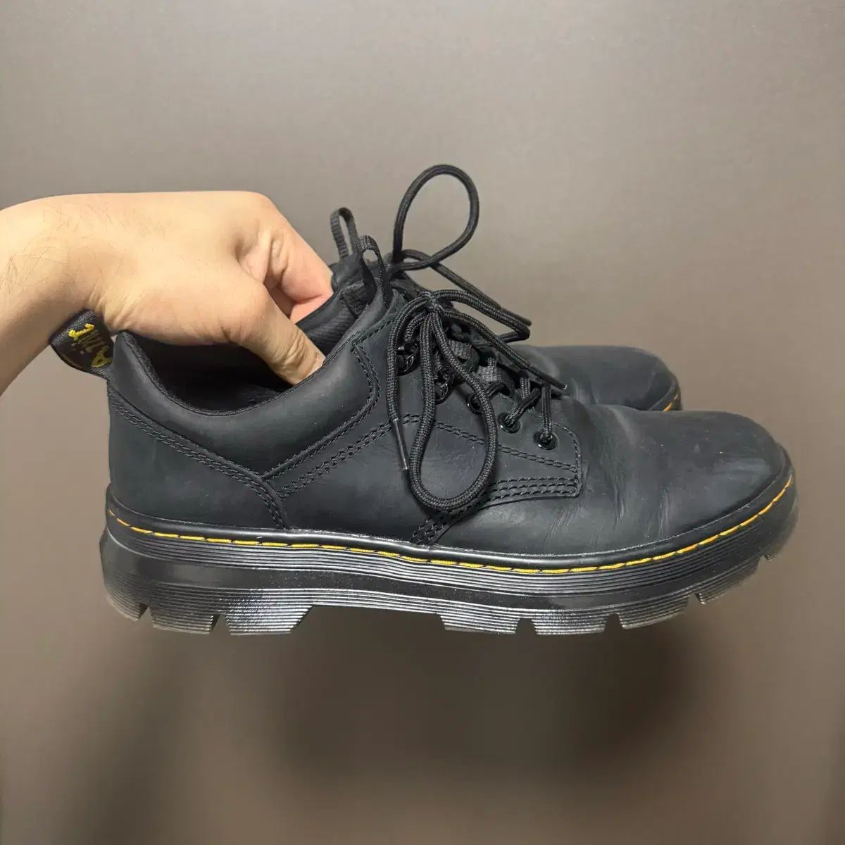 (290) DR. MARTENS リーダー