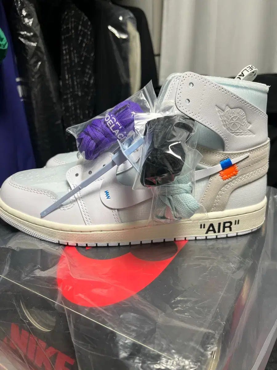 (285) NIKE ジョーダン 1 ヴァージル・アブロー アカデミー アラスカ ホワイト