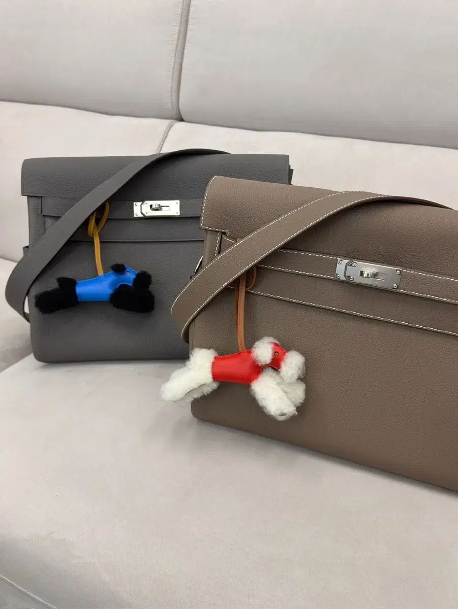 デパートフルセット 26年最新 Hermes バディ キーホルダー ホワイトレッド/ブラックブルー dangdang