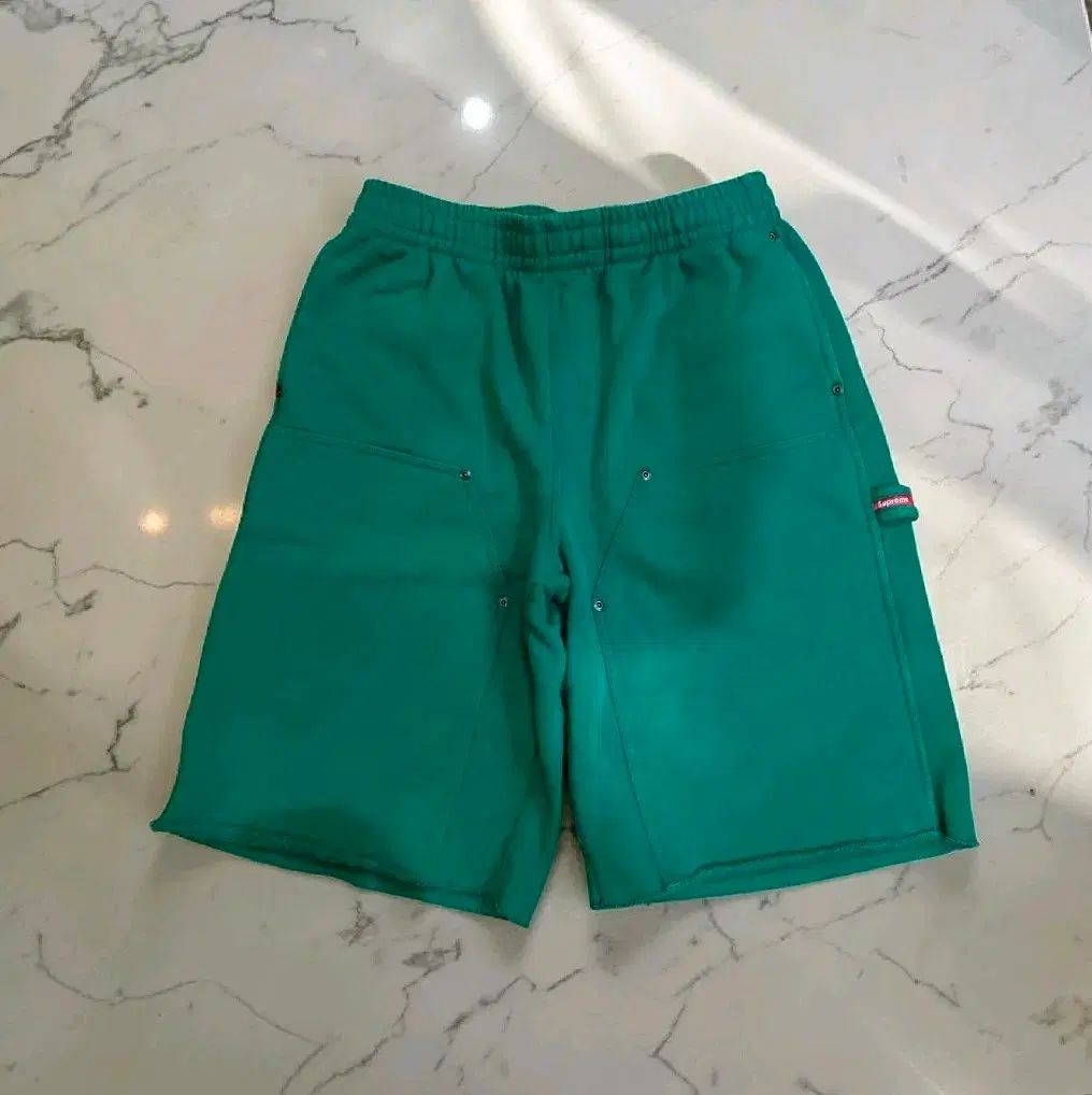 新品 M Supreme ダブルニー ペインター スウェットショーツ バミューダ ハーフパンツ グリーン - 26SS