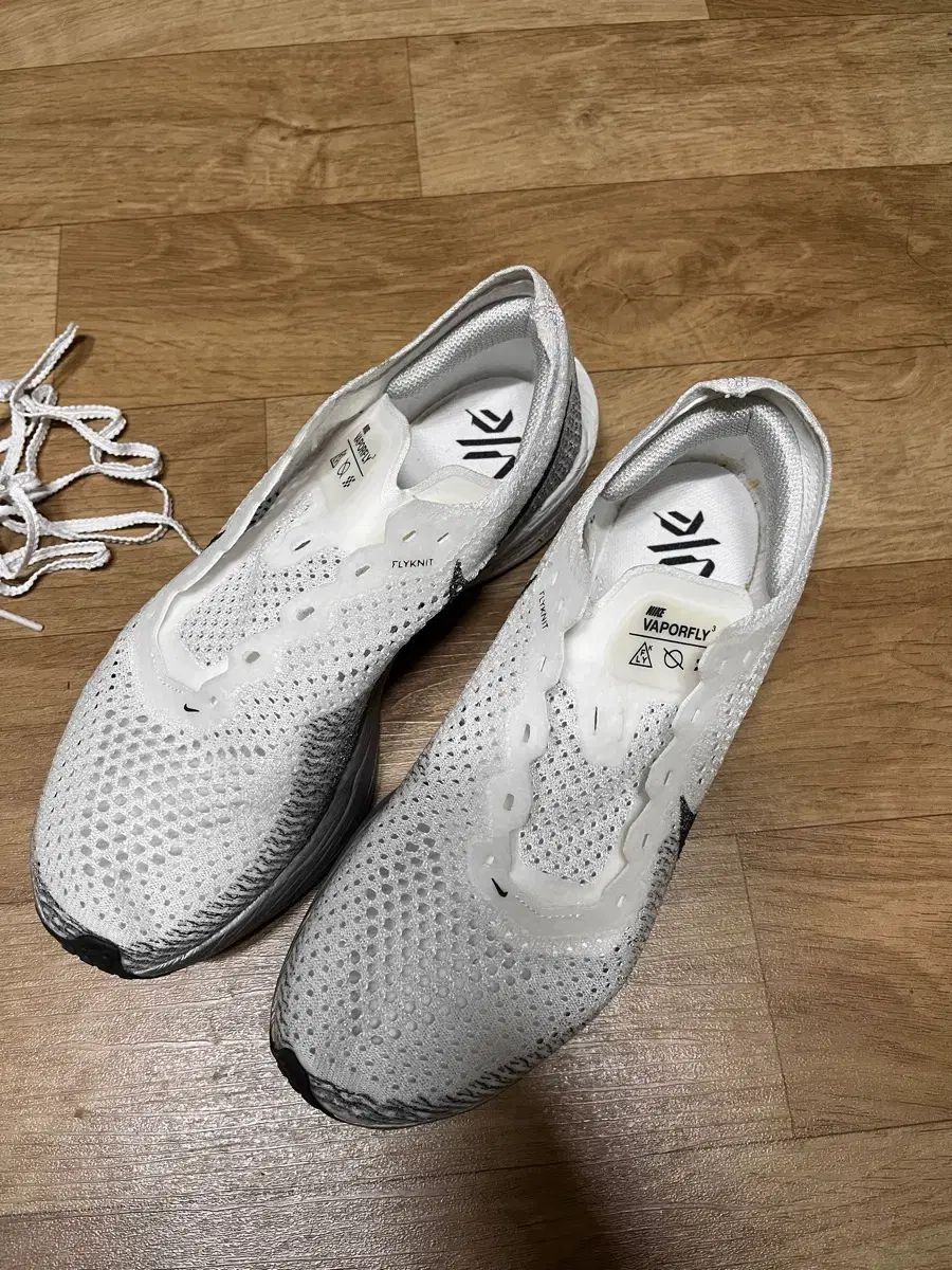 (250) NIKE ズームX ヴェイパーフライ NEXT% 3 ホワイトグレー
